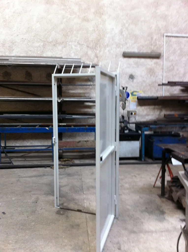 PORTE METALLIQUE AVEC CADRE MARTIGUES