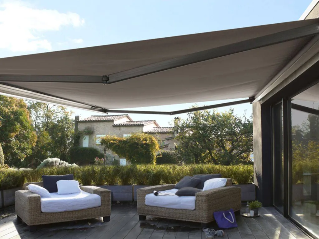 Installateur de store banne extérieur électrique dans les Monts d'Or à Lyon