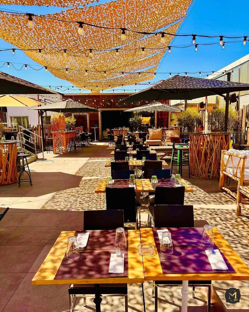 Restaurant traditionnel ouvert le midi avec grande terrasse extérieur à Marseille