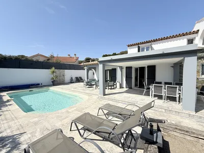 Villa front de mer à vendre aux Issambres – vue Méditerranée et piscine chauffée