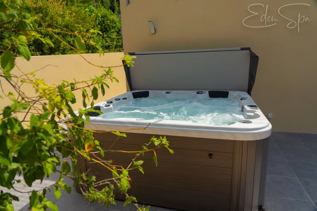 jacuzzi canadien terrasse exterieure