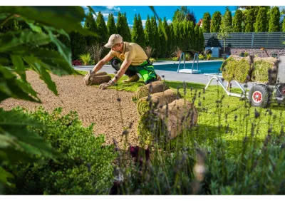 Pose de gazon naturel en rouleau dans le Gard
