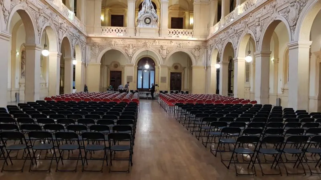 Location de chaise pour congrès à la cci de Lyon place de la bourse