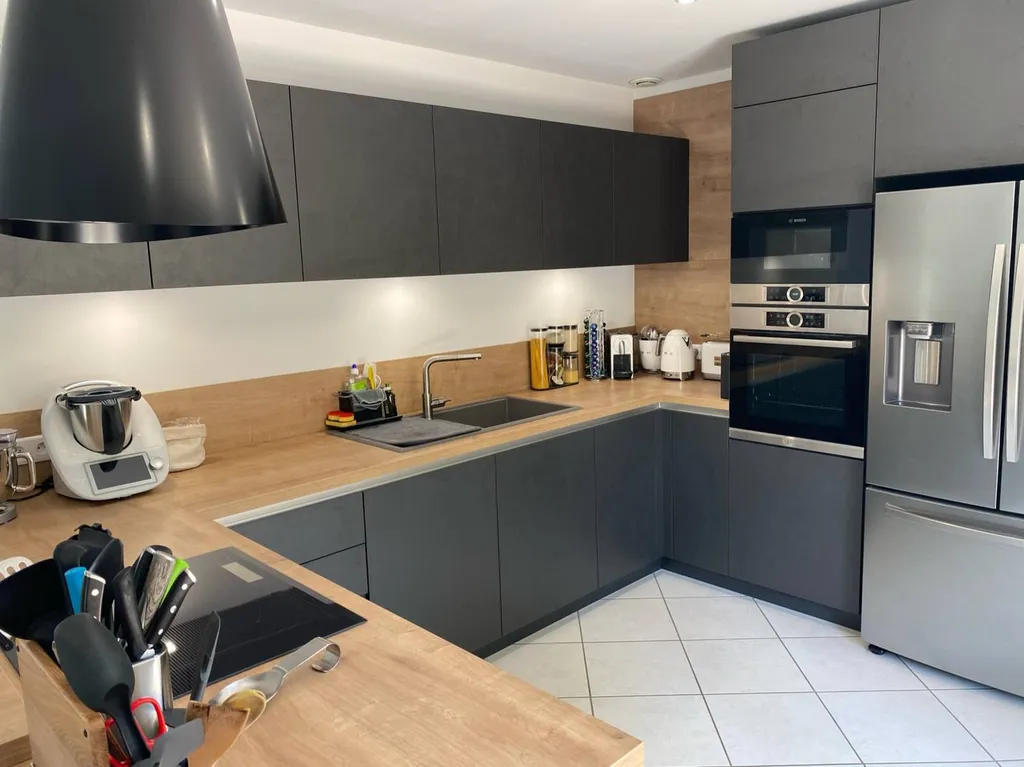 cuisine en L avec facade ciment