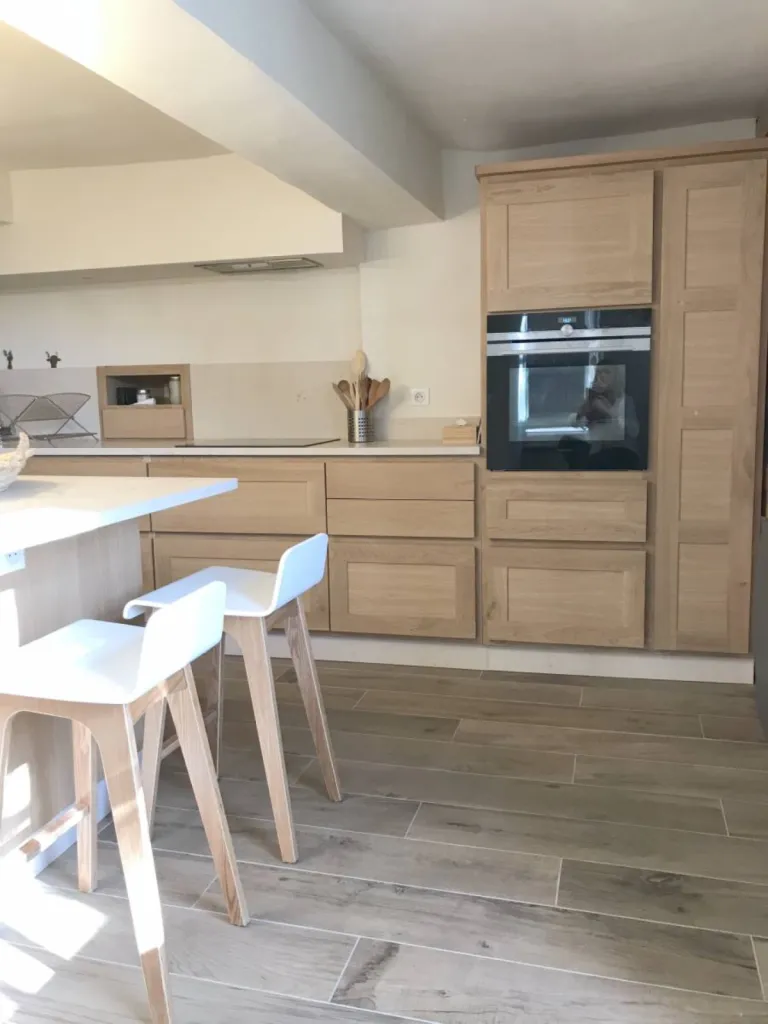 Photo Après travaux d'une cuisine dans une maison de ville dans le Luberon par l'Agence Inspirations d'Intérieurs