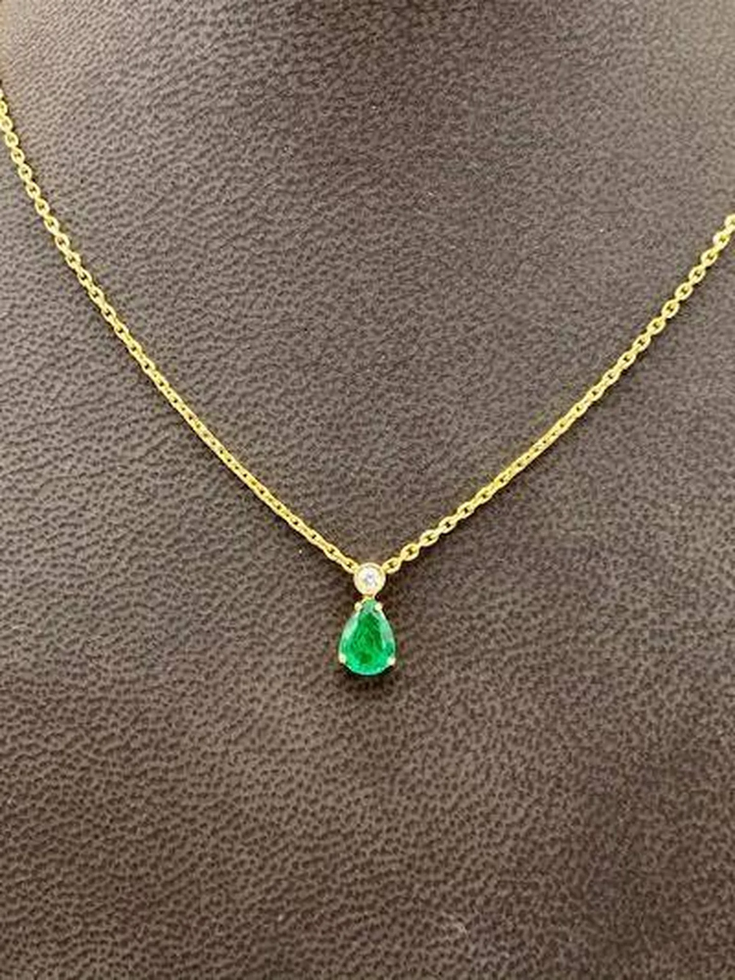 Collier chaîne et pendentif émeraude et diamant or 750/1000ème occasion Or Ligne Bordeaux Bassin d'Arcachon