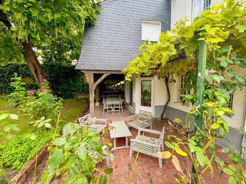A vendre belle maison bourgeoise de 228 m² avec jardin de 1277 m² sur la commune de CAUDEBEC LES ELBEUF 76320