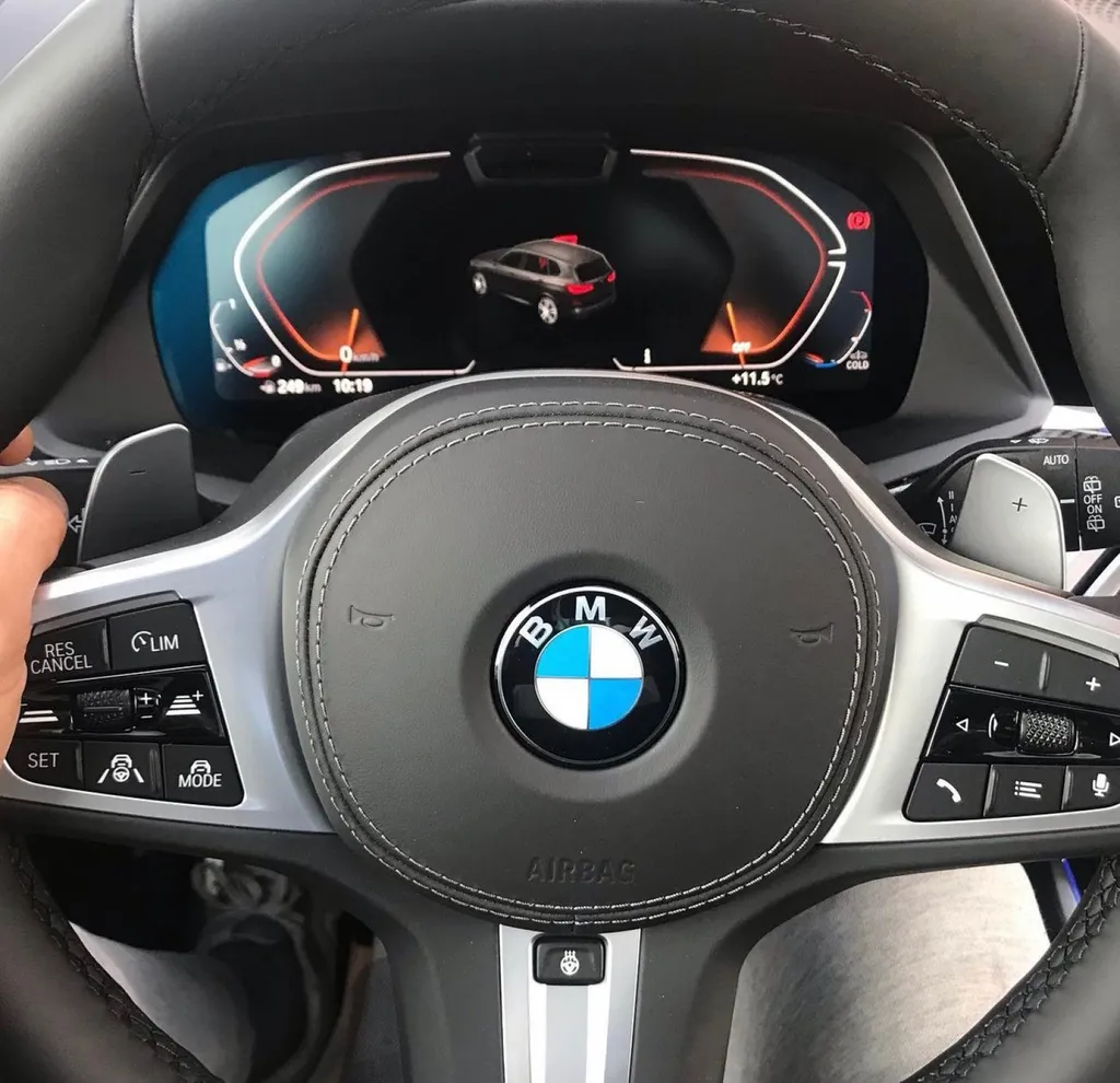 Transport sur dépanneuse d'un BMW X5 neuf pour dépôt chez un professionnel du covering en région parisienne DC Covering