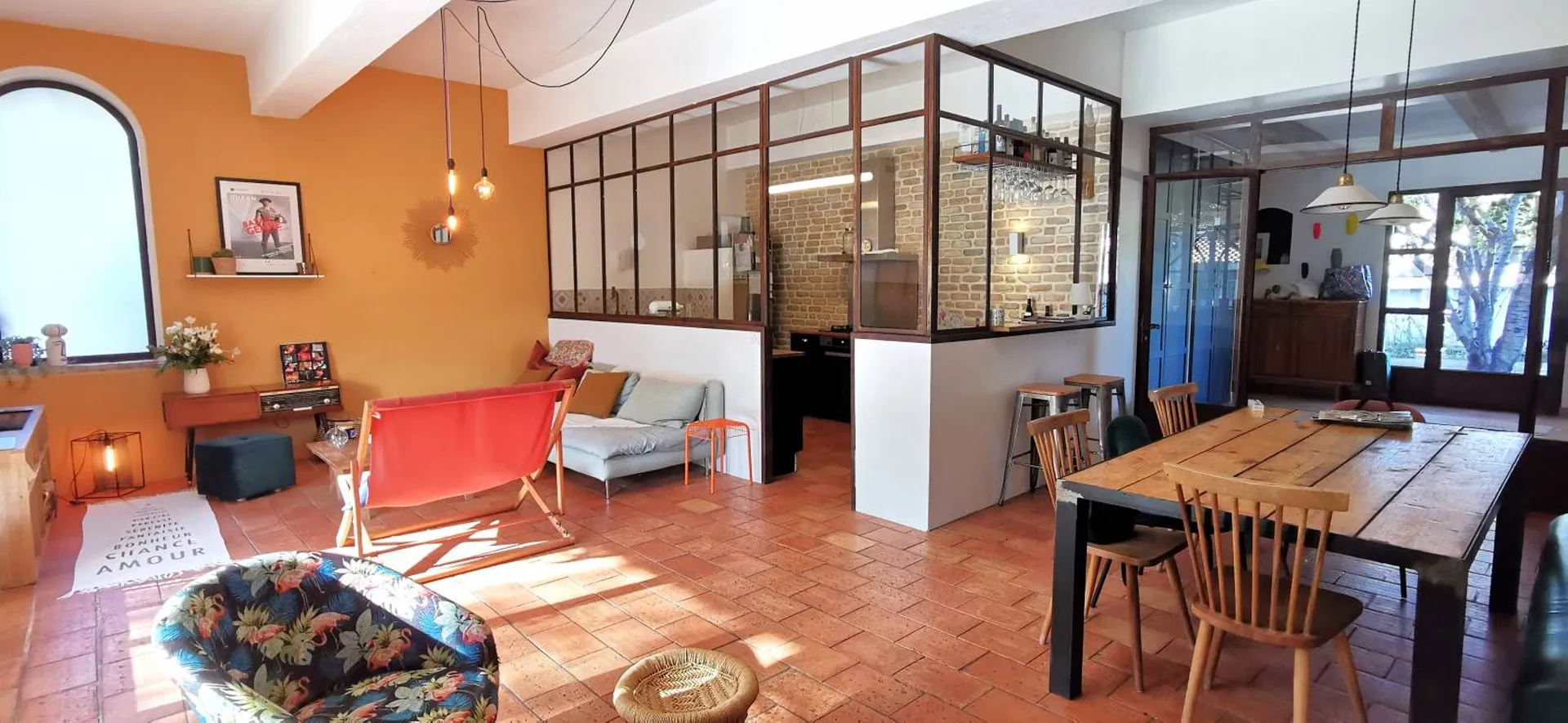 A vendre rez-de-villa T4/5 Cassis  avec terrasses, piscine et garage à 3 kms du port