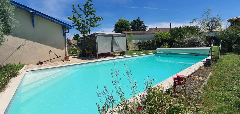 vente Maison en pierre rénovée avec piscine et grand terrain - Pessac