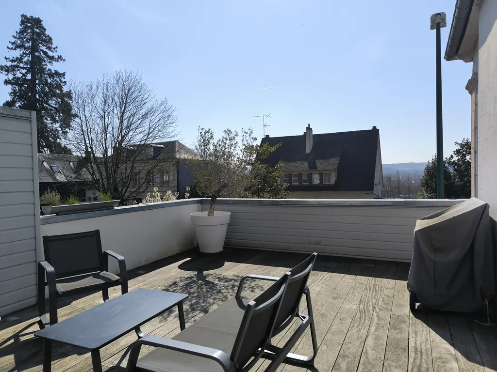 A VENDRE PONT-AUDEMER (27500), A DEUX PAS DU CENTRE-VILLE, JOLIE MAISON DE 110 M², 3 CHAMBRES, TERRASSE ET GARAGE.