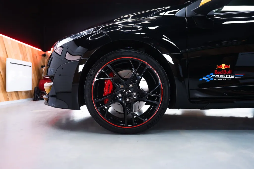 Protection céramique Gtechniq Crystal Serum Ultra sur Renault Mégane RS RB8 Red Bull Edition à Beauvais Protection céramique Gtechniq Crystal Serum Ultra sur Renault Mégane RS RB8 Red Bull Edition à Beauvais
