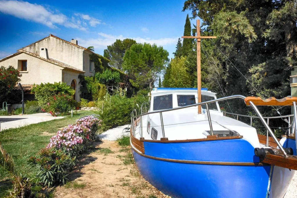 ferme provençale du 19ème siècle au coeur de la campagne gardoise   