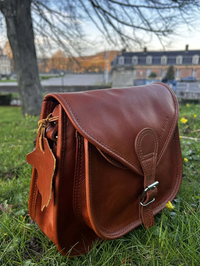 Sac bandoulière en cuir naturel la Besace de Paul Marius disponible chez Evasion à Eu 