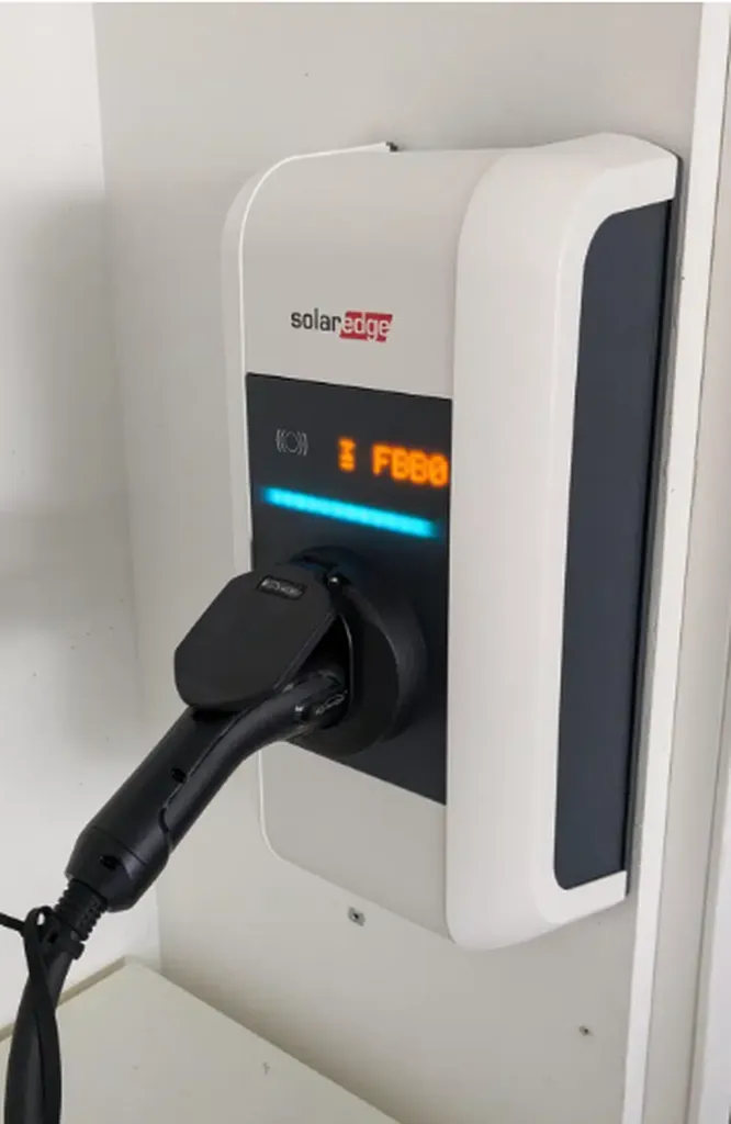 Installation d'une borne de recharge pour voiture électrique  avec Provence Energie Solaire Services 