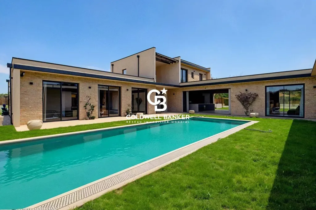 Maison à vendre à La Brède – villa d’architecte neuve avec piscine et grands volumes lumineux