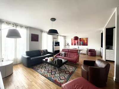Magnifique appartement traversant 3 chambres, 3 balcons, box, vue sur le parc du Château de Saint-Germain-en-Laye