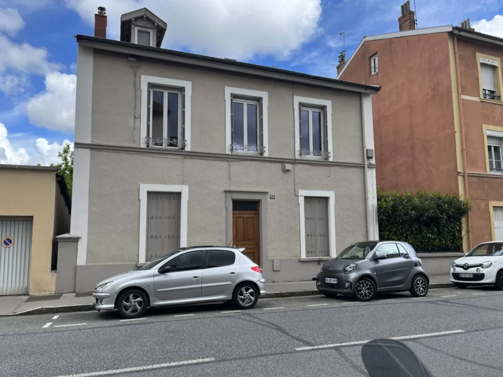 Appartement T1 rénové au rez-de-chaussée d'une petite copropriété de charme à Oullins aux portes de Lyon