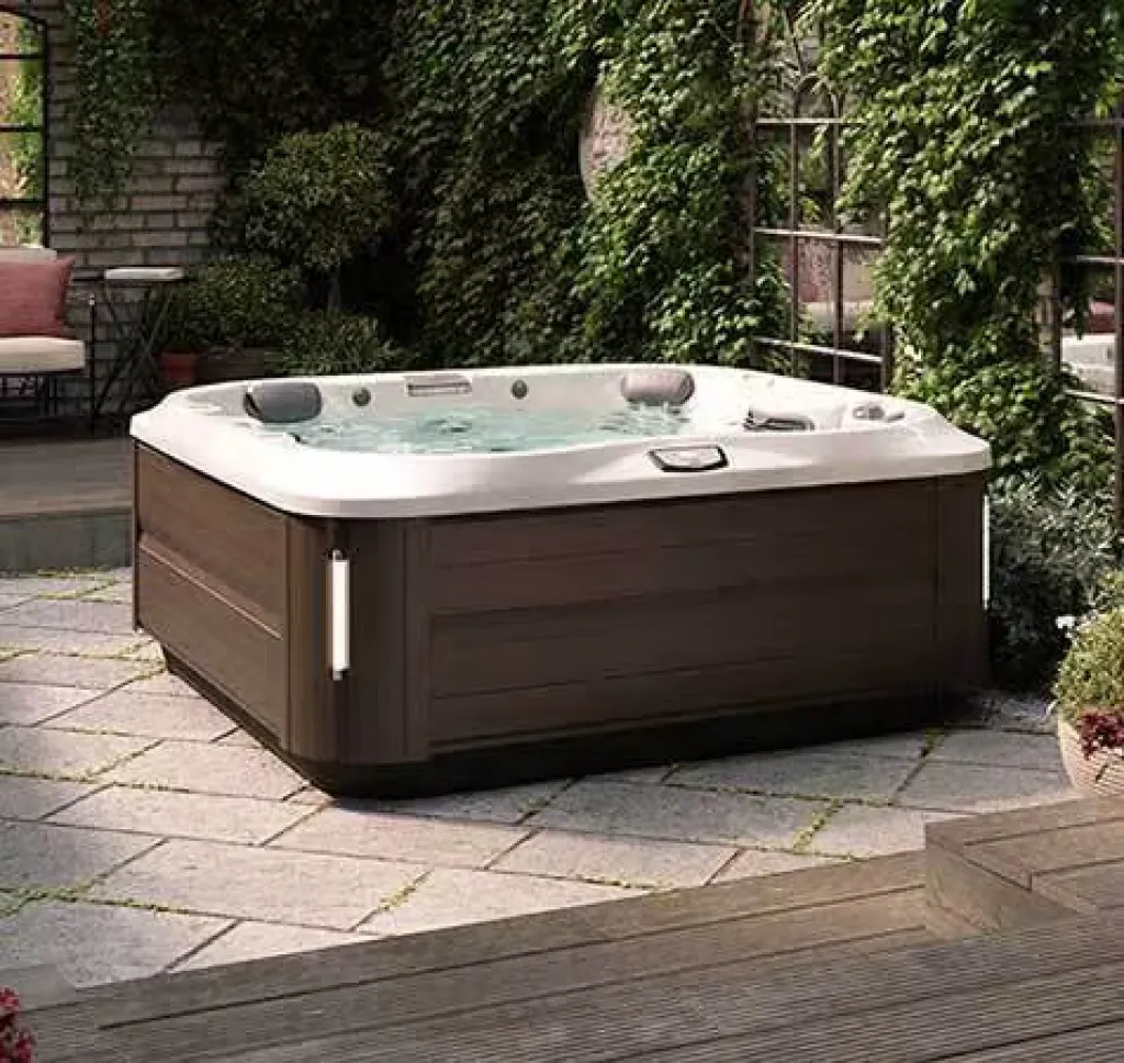 Collection J-300™ de spas Jacuzzi®