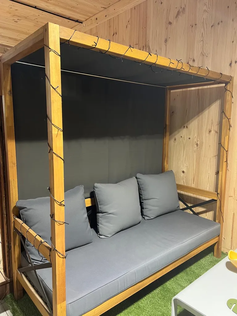 DESTOCKAGE EXCEPTIONNEL SUR DES FINS DE SÉRIE À LA BOUTIQUE : MOBILIER DE JARDIN, LUMINAIRES, BARBECUES