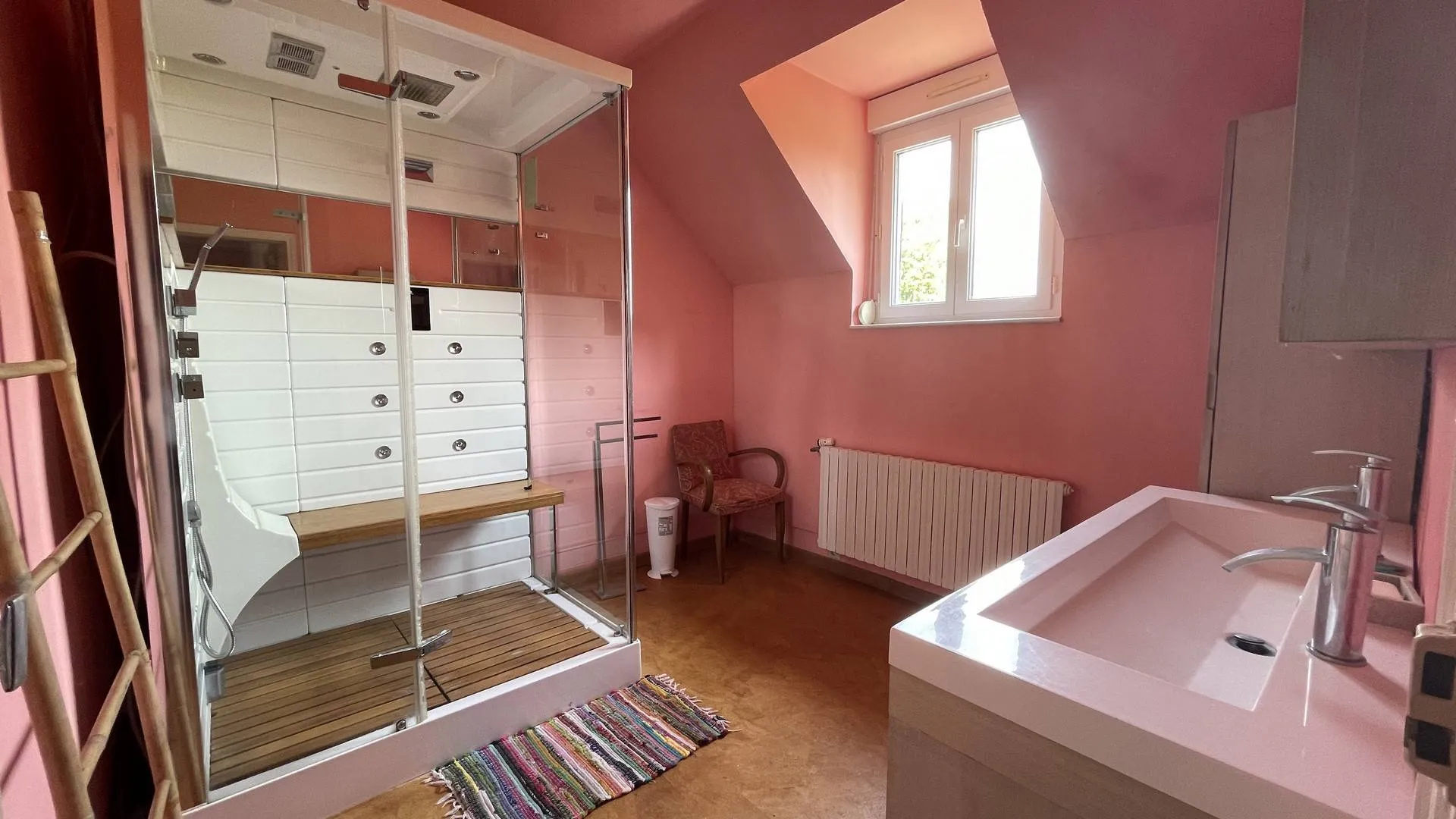 8. Achat immobilier à Dieppe : l'agence Terres et Demeures de Normandie offre une vie paisible dans cette propriété.