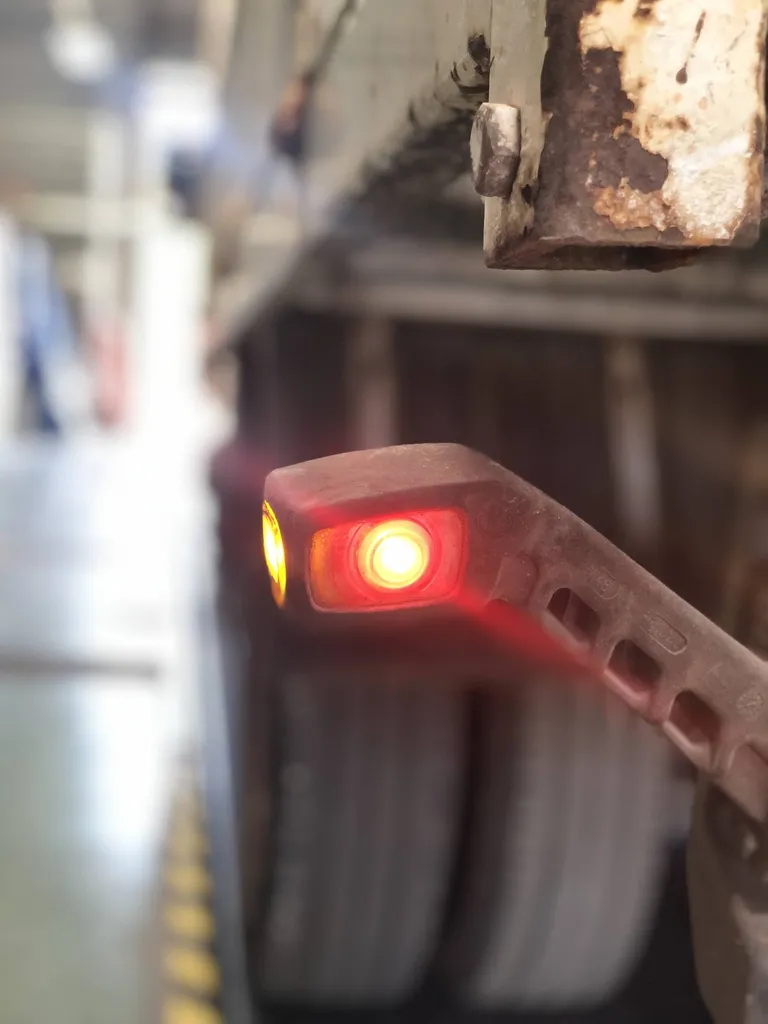 Les feux de gabarit, présents sur les véhicules longs, permettent d'améliorer la visibilité du conducteur. Leur bon fonctionnement est primordial.