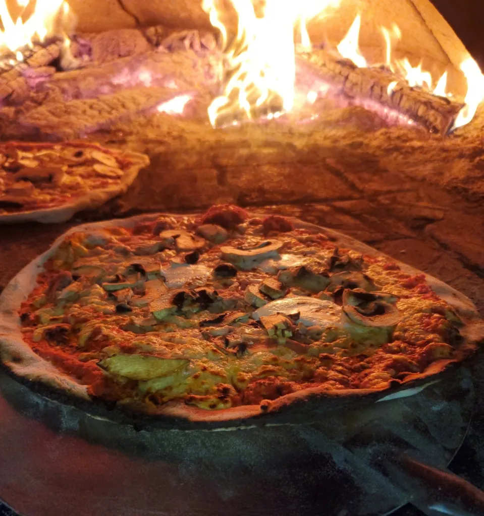 pizza au feu de bois centre ville salon de provence presto pizza salon