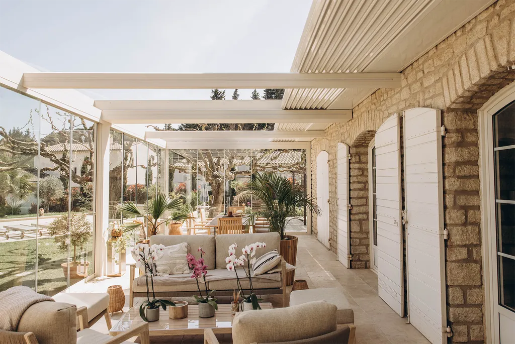 Extension ou pergola rétractable avec la Ciel Ouv'air dans le Vaucluse
