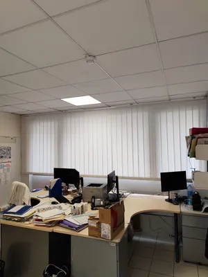 Pose de stores sur mesure pour baies vitrées avec protection solaire à Aix-en-Provence - Stores intérieurs et extérieurs pour bureaux et habitations