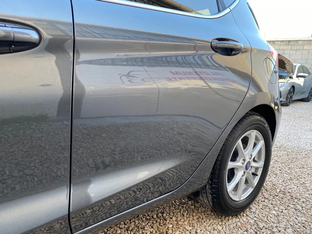 Réparation carrosserie Remplacement Aile arrière Ford Fiesta à Carnoux avec franchise offerte 