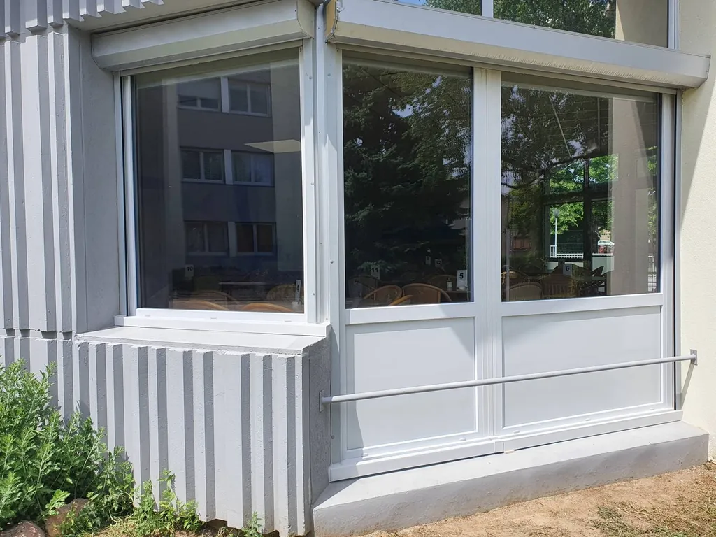 ensemble PVC BLANC posé dans une maison de retraite à GLEIZE