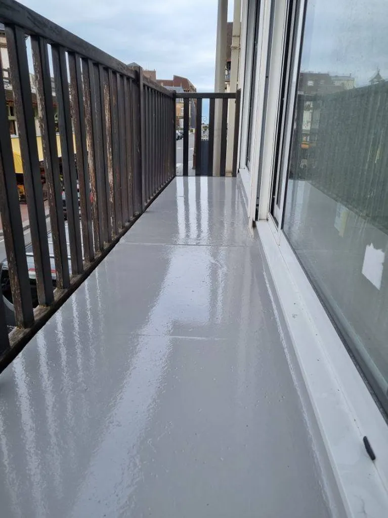 Devis pour la rénovation à neuf de la peinture d'un appartement de particuliers proche de DEAUVILLE 14