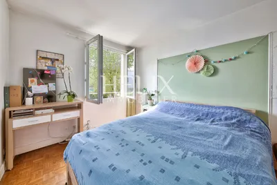 Un bel appartement 4 pièces de 73 m² quartier Princesse au Vésinet.Un séjour avec balcon, trois chambres, une place de parking extérieur et une cave.Proche écoles et commerces. Lumineux et sans vis-à-vis.Exclusivité Hélix Immobilier.
