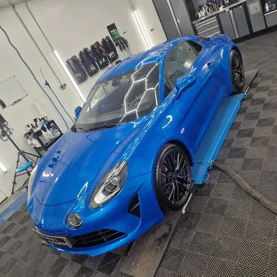 Formation detailing automobile certifiée Qualiopi avec correction peinture, traitement céramique et pratique avancée sur Alpine près de Caen