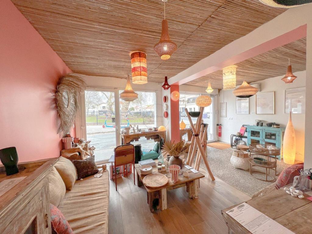 Immeuble à usage commercial Bordeaux Caudéran Centre 