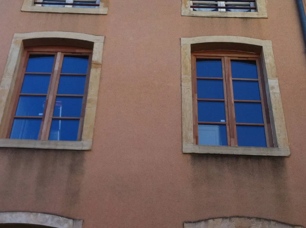 Rénovation menuiserie bois en brut à MACON CENTRE