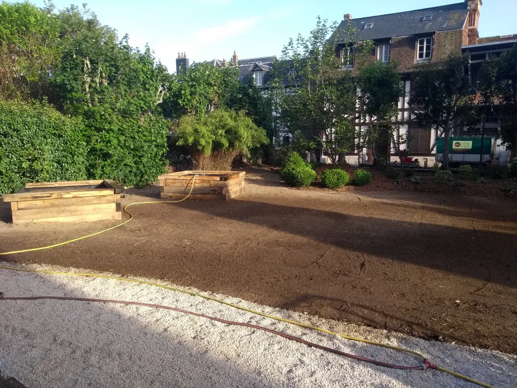 Création d’un jardin sur-mesure à Étretat en partenariat avec l’Atelier de Flore