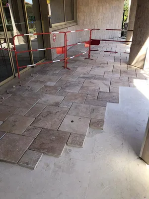 Pose de dallage en travertin à Nice