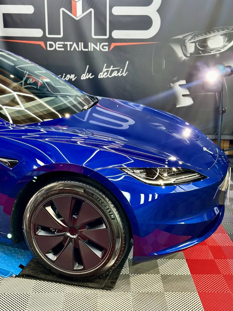 Detailing auto lyon traitement céramique à côté de lyon spécialiste Tesla