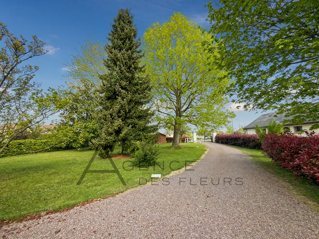 A vendre maison de 185 m² édifiée sur un terrain de 3249 m² située dans la commune ST PIERRE DES FLEURS 27370