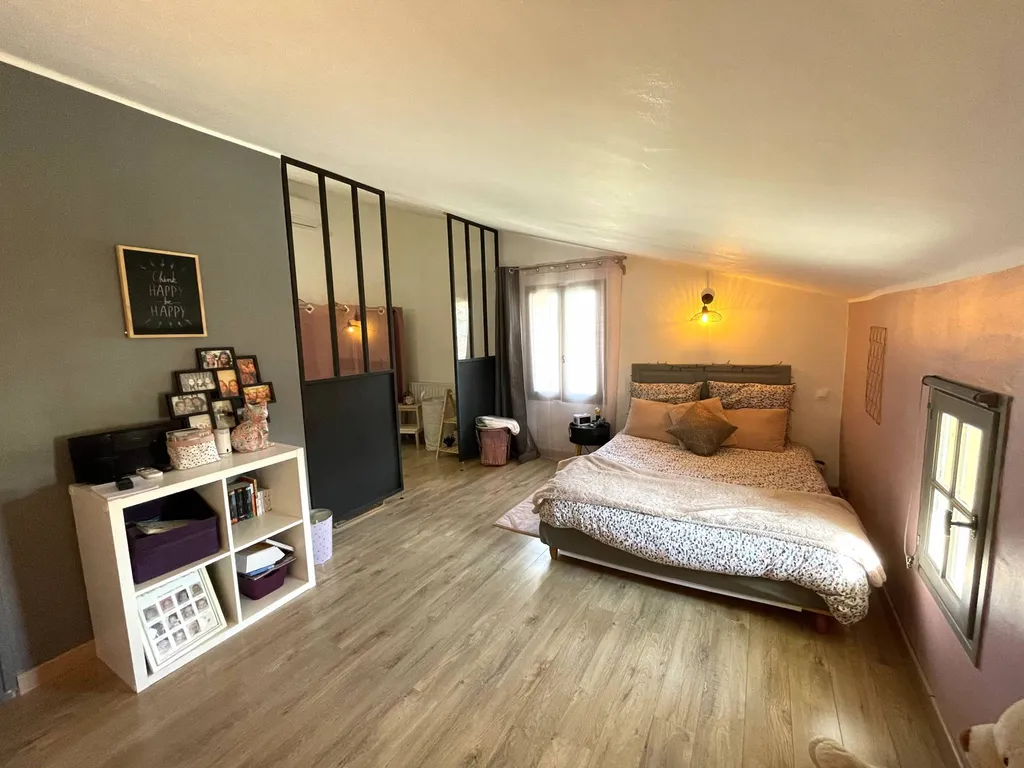 authentique mas rénové au coeur de la campagne pernoise   