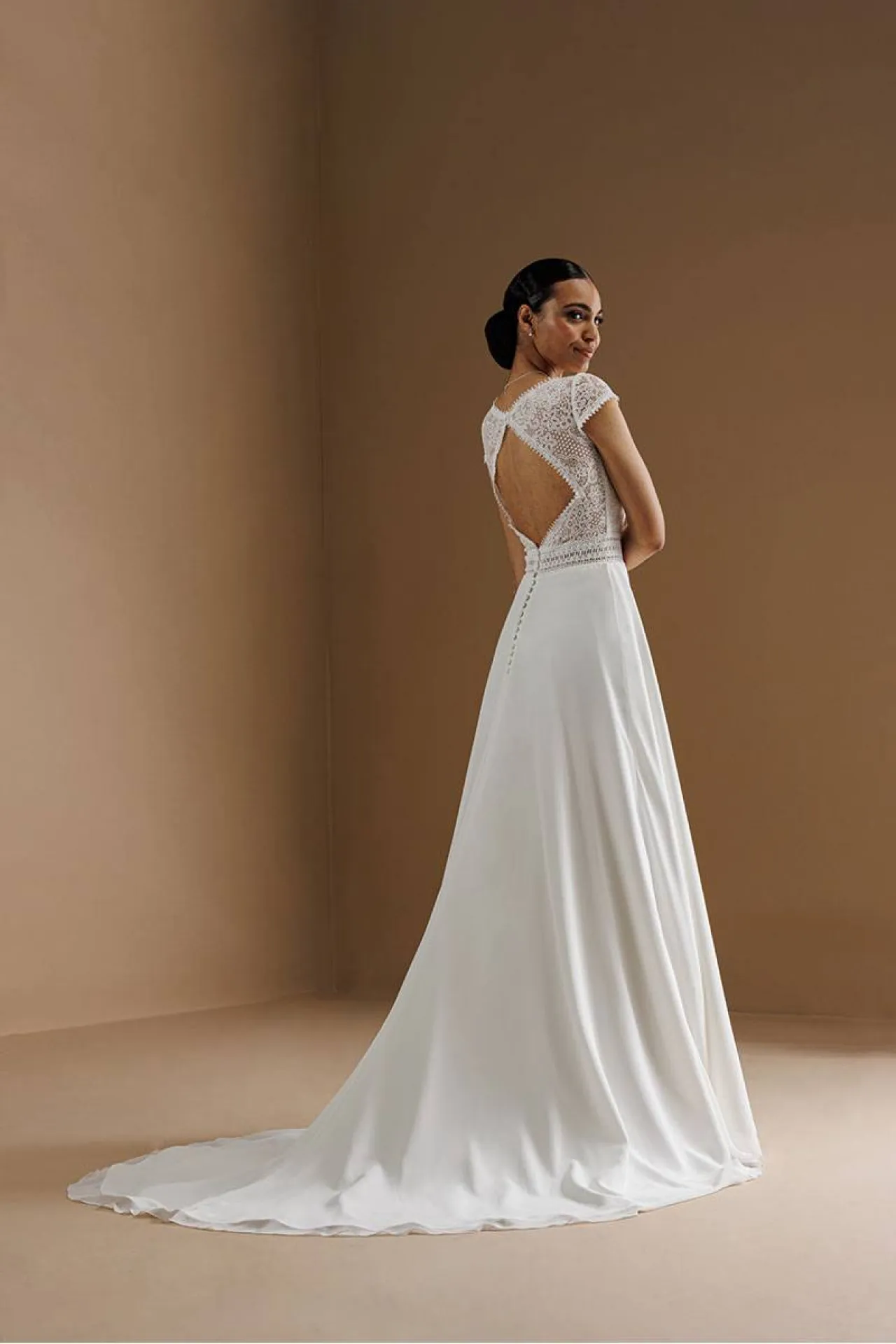 Robe de mariée décolleté dos papillon su Marseille proche Bandol