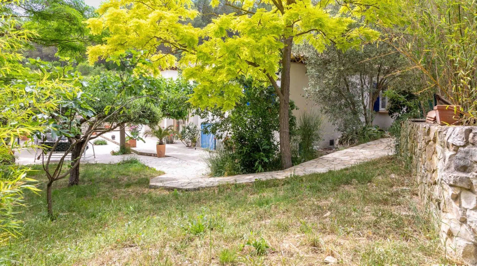 Maison / villa à vendre Roquefort la Bedoule quartier recherché, piscine, deux garages maison d'architecte
