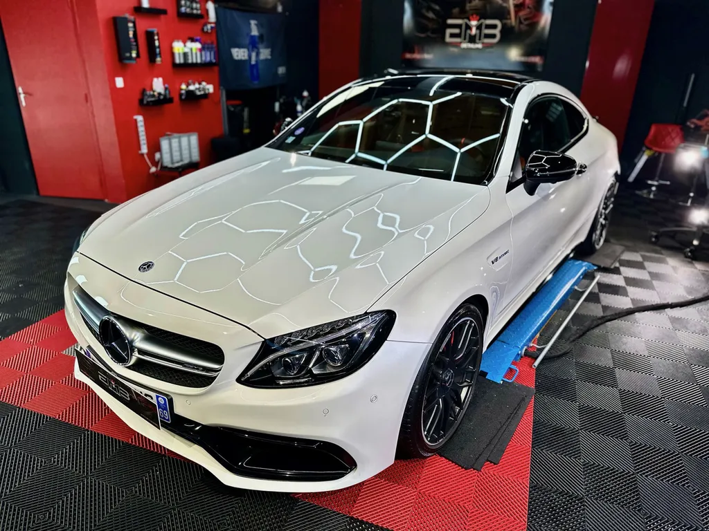 polissage Carroserie traitement céramique EMB DETAILING Vaugneray socialiste Mercedes C63 AMG