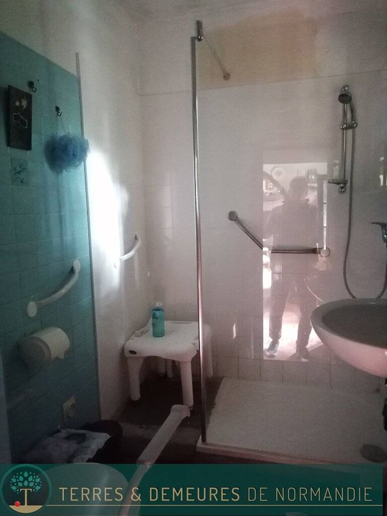 Centre village de Cormeilles, maison normande et jardin. EURE 27