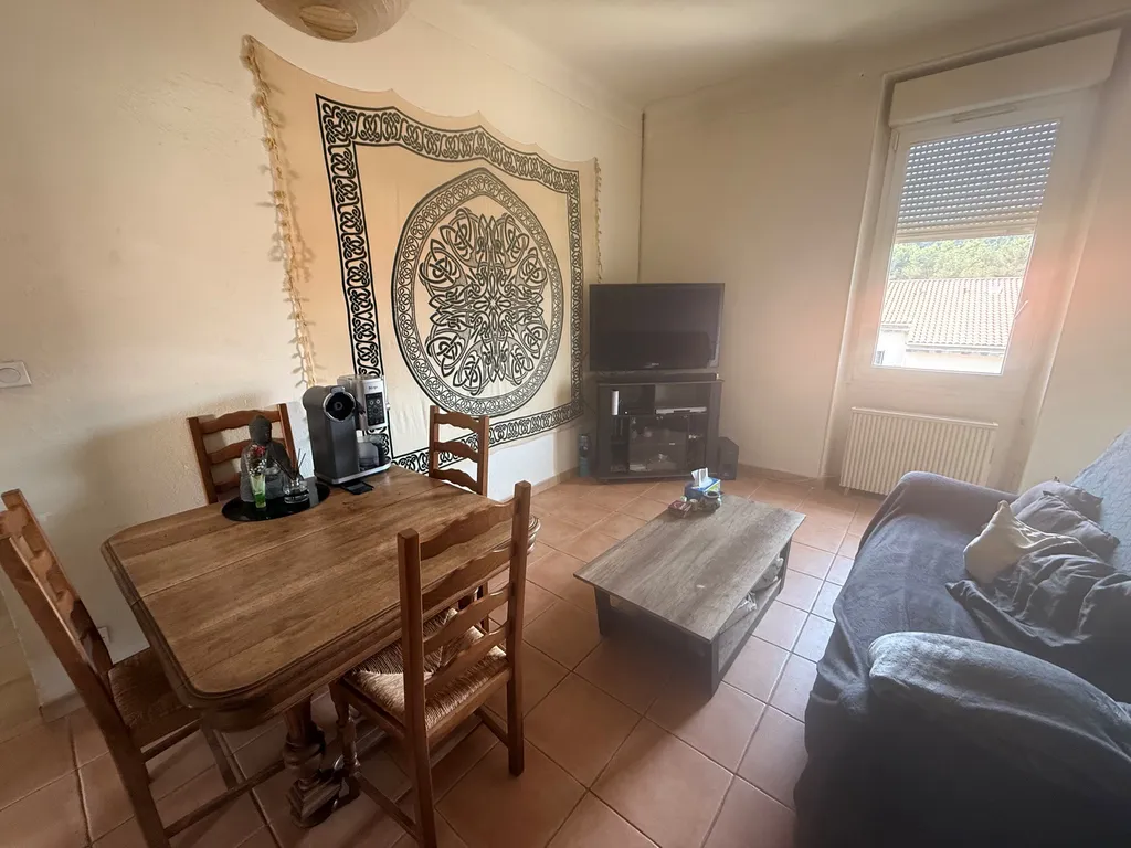 A vendre Type 3/4 à rénover dans le cœur du village de Roquefort la Bédoule