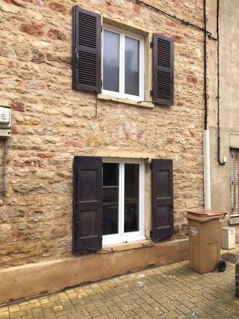 Pose de fenêtres pvc en rénovation à Rivolet
