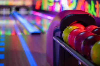 Organiser une sortie bowling avec des jeunes en semaine pendant les vacances près de Rouen 76