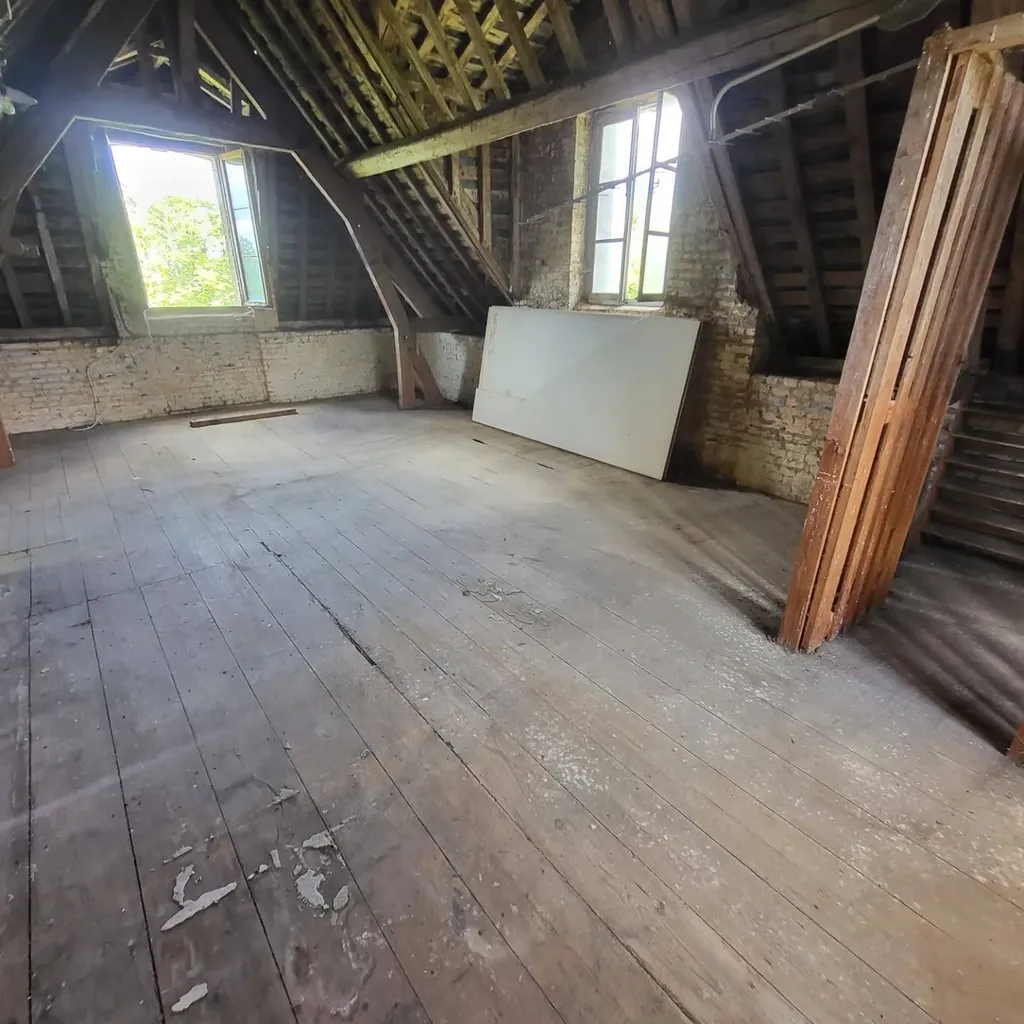 Trouver une entreprise pour débarrasser un grenier encombré de meubles et d'affaires à recycler à Octeville-sur-Mer