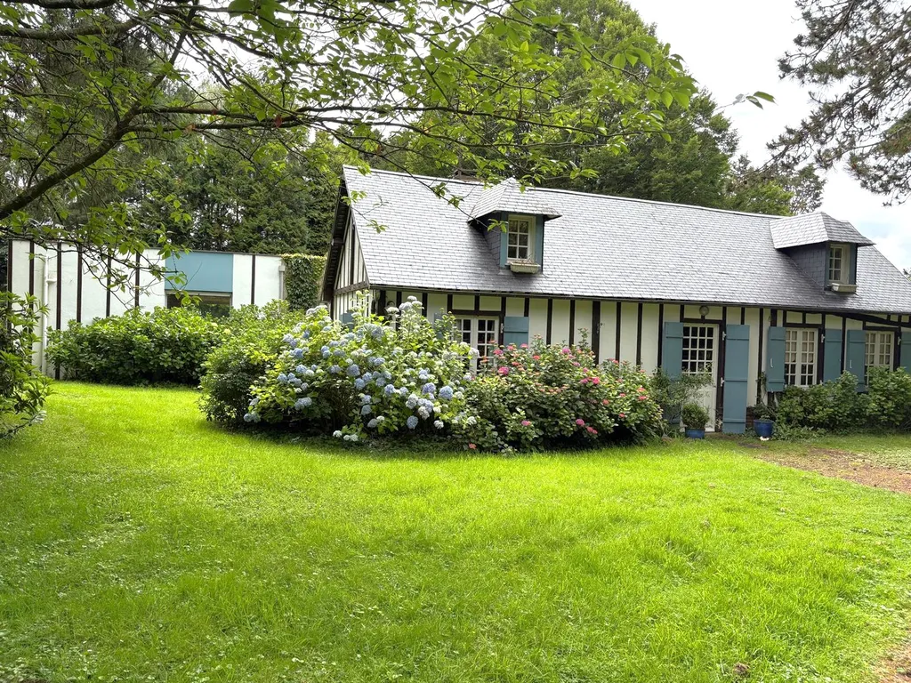 A VENDRE - MOYAUX, AUTHENTIQUE MAISON NORMANDE , 3 CHAMBRES, TERRAIN DE 1.6 HECTARES ET PISCINE COUVERTE